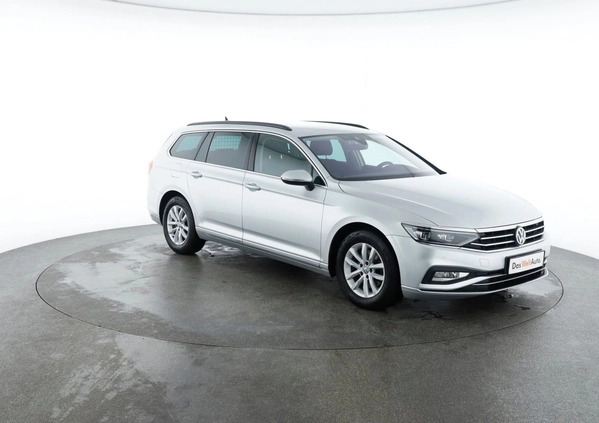 Volkswagen Passat cena 93800 przebieg: 135508, rok produkcji 2019 z Rybnik małe 781